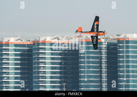 Abu Dhabi, EAU. 12 mars, 2016. Red Bull Air Race vient à Abu Dhabi pour la 9ème année Crédit : Tom Morgan/Alamy Live News Banque D'Images