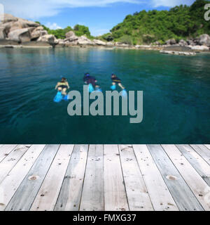 Planche en bois vide avec un arrière-plan seascape Banque D'Images