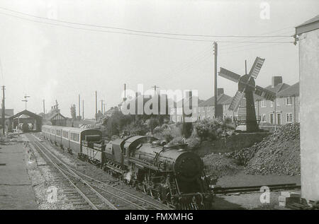 Le Dr syn est l'un des deux chemins de fer de style Canadien Pacifique locomotives, construit en 1931 par le moteur du Yorkshire Co., l'autre étant Winston Churchill et a une histoire de la conception et de la construction. Il est vu ici un train de transport Banque D'Images