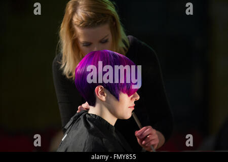 Blackpool 13 Mars, 2016. Concours Coiffure Wintergardens. Cheveux & Beauté SW est le nord ouest le plus ancien grand salon de coiffure et de manifestation, un lieu pour des concours organisés par la Fédération de cheveux National (N.H.F). La Fédération des coiffeurs est une industrie qui regroupe les propriétaires de salon de coiffure dans le Royaume-Uni. Credit : Mar Photographics/Alamy Live News. Banque D'Images