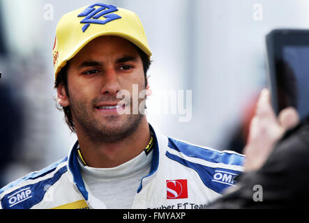 Pilote de Formule 1 brésilien Felipe Nasr de Sauber vu au cours de la session de formation pour la prochaine saison de Formule 1 au circuit de Barcelone, Plaça de Catalunya à Barcelone, Espagne, 24 février 2016. Photo : Jens Buettner/dpa Banque D'Images