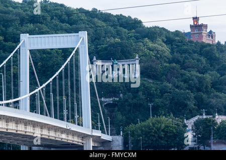 Pont Elisabeth de Hongrie Budapest Szent Gellért Monument Banque D'Images