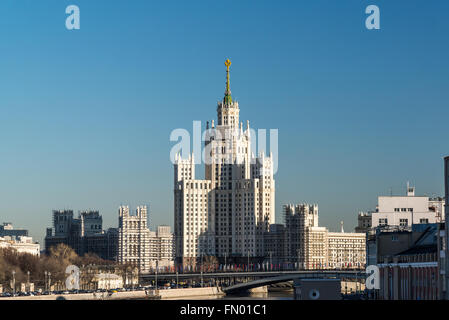 À l'époque de Staline sur la construction du remblai Kotelnicheskaya Moscou, Russie Banque D'Images