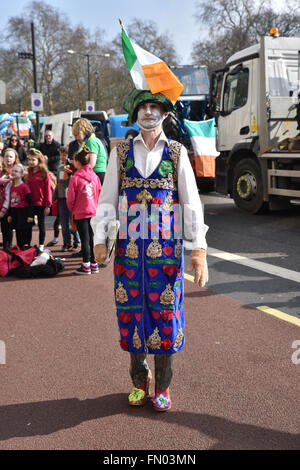 Piccadilly, Londres, Royaume-Uni. 13 mars 2016. La parade de la St Patrick à travers Londres Crédit : Matthieu Chattle/Alamy Live News Banque D'Images