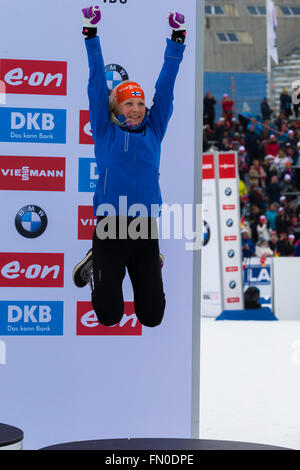 Holmenkollen, Oslo, Norvège. Mar 13, 2016. Coupe du monde de Biathlon IBU. Kaisa Makarainen de Finlande (médaille de bronze) au podium remise de médaille aux Championnats du monde au cours de l'IBU Biathlon. Credit : Action Plus Sport/Alamy Live News Banque D'Images