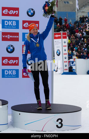 Holmenkollen, Oslo, Norvège. Mar 13, 2016. Coupe du monde de Biathlon IBU. Kaisa Makarainen de Finlande (médaille de bronze) au podium remise de médaille aux Championnats du monde au cours de l'IBU Biathlon. Credit : Action Plus Sport/Alamy Live News Banque D'Images