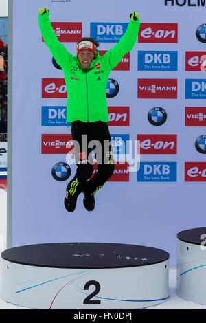 Holmenkollen, Oslo, Norvège. Mar 13, 2016. Coupe du monde de Biathlon IBU. Laura Dahlmeier d'Allemagne (médaille d'argent) sur le podium remise de médaille aux Championnats du monde au cours de l'IBU Biathlon. Credit : Action Plus Sport/Alamy Live News Banque D'Images