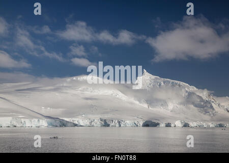 L'antarctique, péninsule antarctique, Lemaire, canal, les pingouins sur la banquise Banque D'Images