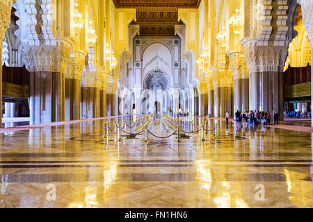 CASABLANCA, MAROC, 24 octobre 2014 : Intérieur de la Mosquée Hassan II. C'est la plus grande mosquée au Maroc. Banque D'Images