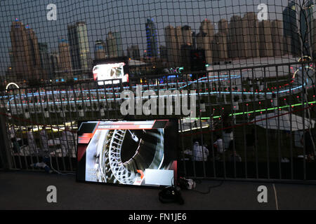 Dubaï, Émirats arabes unis. Samedi 12 Mars, 2016, DUBAÏ, ÉMIRATS ARABES UNIS. Dubaï accueille le premier concours international de drone, attirant plus de 150 pilotes de drones et leurs équipes de partout dans le monde pour concourir pour un prix de 1 million de dollars. Luc Bannister a gagné le prix des courses et Kim Minchan a remporté la compétition de freestyle. La compétition a vu les équipes en concurrence sur un voie à Skydive Dubaï, près de la marina de Dubaï. 150 équipes qualifiées et s'est rendu à Dubaï. Crédit : David Stock/Alamy Live News Banque D'Images