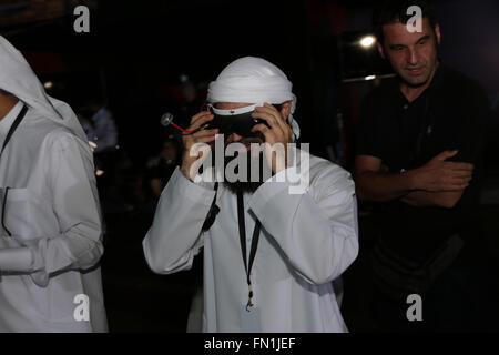 Dubaï, Émirats arabes unis. Samedi 12 Mars, 2016, DUBAÏ, ÉMIRATS ARABES UNIS. Dubaï accueille le premier concours international de drone, attirant plus de 150 pilotes de drones et leurs équipes de partout dans le monde pour concourir pour un prix de 1 million de dollars. Luc Bannister a gagné le prix des courses et Kim Minchan a remporté la compétition de freestyle. La compétition a vu les équipes en concurrence sur un voie à Skydive Dubaï, près de la marina de Dubaï. 150 équipes qualifiées et s'est rendu à Dubaï. Crédit : David Stock/Alamy Live News Banque D'Images