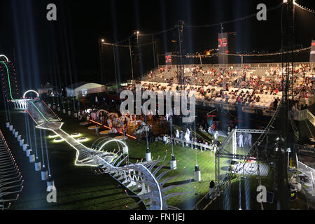 Dubaï, Émirats arabes unis. Samedi 12 Mars, 2016, DUBAÏ, ÉMIRATS ARABES UNIS. Dubaï accueille le premier concours international de drone, attirant plus de 150 pilotes de drones et leurs équipes de partout dans le monde pour concourir pour un prix de 1 million de dollars. Luc Bannister a gagné le prix des courses et Kim Minchan a remporté la compétition de freestyle. La compétition a vu les équipes en concurrence sur un voie à Skydive Dubaï, près de la marina de Dubaï. 150 équipes qualifiées et s'est rendu à Dubaï. Crédit : David Stock/Alamy Live News Banque D'Images