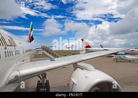 MALE - 20 février : unis B-777 la préparation pour le départ le 20 février 2016 à Malé, Maldives. Aéroport de Malé est occupé la prim Banque D'Images