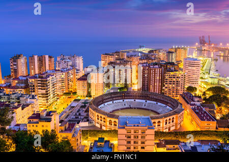 Malaga, Espagne skyline vers la mer Méditerranée. Banque D'Images