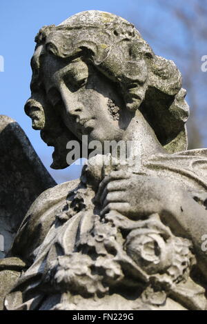 Détail d'une tombe du cimetière de Montparnasse à Paris Banque D'Images