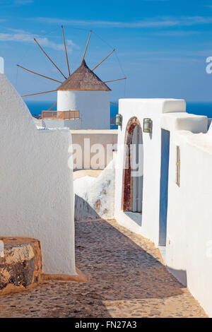 Santorin - l'ailse et moulin d'Oia. Banque D'Images