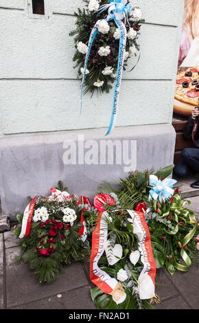 Cracovie, Pologne. 13 mars, 2016. En mars de la mémoire des martyrs du ghetto de Cracovie. Les Juifs qui vivaient dans ghetto de Cracovie en mars 1943 ont été déplacées dans des camps de la mort nazis ou assassinés. Credit : Dominika Zarzycka/Alamy Live News Banque D'Images