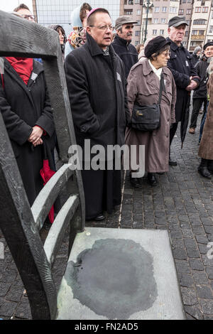 Cracovie, Pologne. 13 mars, 2016. En mars de la mémoire des martyrs du ghetto de Cracovie. Les Juifs qui vivaient dans ghetto de Cracovie en mars 1943 ont été déplacées dans des camps de la mort nazis ou assassinés. Credit : Dominika Zarzycka/Alamy Live News Banque D'Images