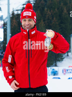 Holmenkollen, Oslo, Norvège. Mar 13, 2016. Championnats du monde de Biathlon IBU. Ole Einar Bjerndalen de Norvège pose à la cérémonie de remise des médailles lors de l'IBU biathlon Championnats du monde. Credit : Action Plus Sport/Alamy Live News Banque D'Images