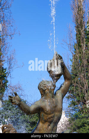 Détail de la fontaine de Triton dans Regent's Park, London, UK Banque D'Images