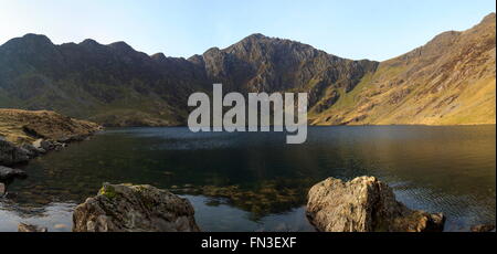 Une vue de la côte de l'Caufrom Craig Llyn Cadair Idris, Cau Banque D'Images