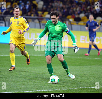 Kiev, UKRAINE - le 15 novembre 2013 Hugo Lloris : Gardien de la France en action lors de la Coupe du Monde FIFA 2014 jeu play-off contre U Banque D'Images