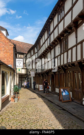 L'Henri Tudor House Restaurant, casernes, passage au large de Wyle Cop, Shrewsbury, Shropshire, England, UK. Construit au début du 15ème siècle. Banque D'Images