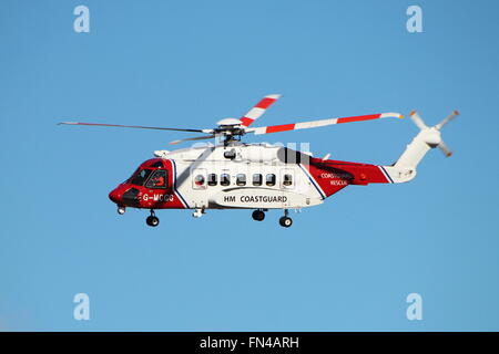 G-MCGG, un hélicoptère Sikorsky S-92 exploité par Bristow Helicopters au nom de HM, garde-côtes à l'Aéroport International de Prestwick. Banque D'Images