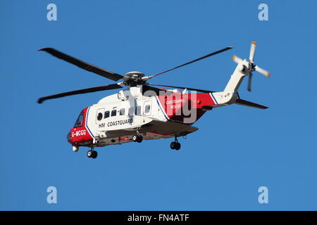 G-MCGG, un hélicoptère Sikorsky S-92A exploité par Bristow Helicopters au nom de HM, garde-côtes à l'Aéroport International de Prestwick. Banque D'Images