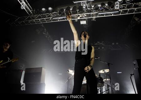 Milan, Italie. 13 mars, 2016. Jehnny Beth du groupe de rock anglais sauvages représenté sur scène comme elle se produit live au Magazzini Generali à Milan, Italie : Roberto Finizio Crédit/Pacific Press/Alamy Live News Banque D'Images