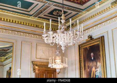 Unique silver chandelier dans la salle à manger, cour de poissonnerie Hall, London EC4 Banque D'Images