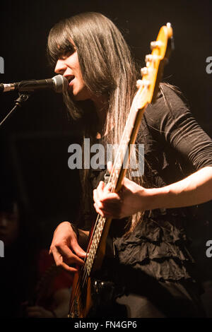 Milan Italie. 13 mars 2016. Le bruit japonais-rock BO NINGEN effectue sur scène à l'ouverture de Magazzini Generali le spectacle des Sauvages Crédit : Rodolfo Sassano/Alamy Live News Banque D'Images