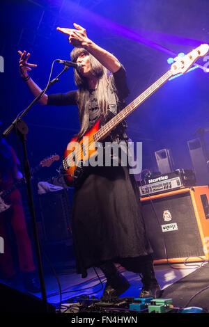 Milan Italie. 13 mars 2016. Le bruit japonais-rock BO NINGEN effectue sur scène à l'ouverture de Magazzini Generali le spectacle des Sauvages Crédit : Rodolfo Sassano/Alamy Live News Banque D'Images