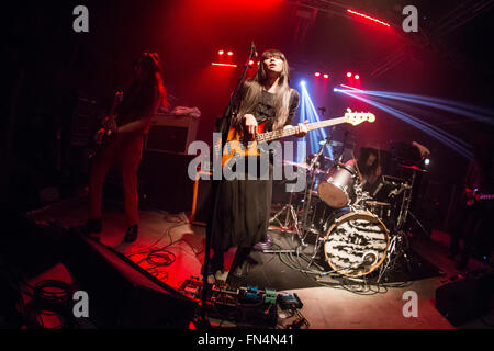 Milan Italie. 13 mars 2016. Le bruit japonais-rock BO NINGEN effectue sur scène à l'ouverture de Magazzini Generali le spectacle des Sauvages Crédit : Rodolfo Sassano/Alamy Live News Banque D'Images