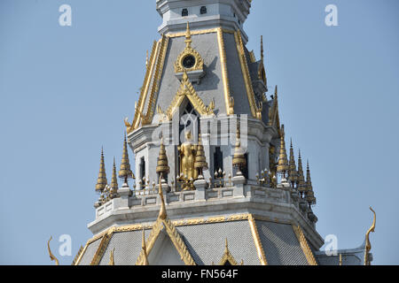 Le hall principal du Wat Sothon Wararam Worawiharn dans Chachaoengsao, Thaïlande Banque D'Images