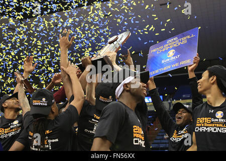 La Nouvelle-Orléans, Louisiane, Etats-Unis. Mar 13, 2016. Little Rock célèbre remportant la finale du Championnat de conférence Sunbelt 2016 match contre l'AMT Warhawks Monroe tenue à UNO Lakefront Arena de la Nouvelle Orléans, Louisiane. Steve Dalmado/CSM/Alamy Live News Banque D'Images