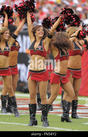 Tampa, FL, USA. 28 Sep, 2008. Tampa, Floride, le 28 septembre 2008 : Tampa Bay Buccaneers cheerleaders pendant le match contre les Bucs Green Bay Packers chez Raymond James Stadium. © Scott A. Miller/ZUMA/Alamy Fil Live News Banque D'Images