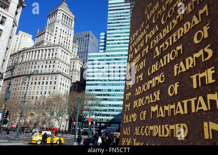 Message sur le mémorial aux Pays-Bas avec la toile de 26 Broadway, New York, NY, USA Banque D'Images