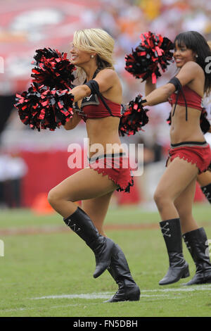 Tampa, FL, USA. 28 Sep, 2008. Tampa, Floride, le 28 septembre 2008 : Tampa Bay Buccaneers cheerleaders pendant le match contre les Bucs Green Bay Packers chez Raymond James Stadium. © Scott A. Miller/ZUMA/Alamy Fil Live News Banque D'Images