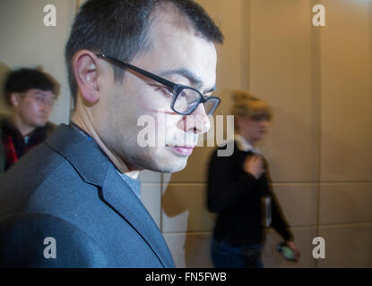 Demis Hassabis, Mar 12, 2016 : Demis Hassabis, PDG de l'entreprise Google DeepMind AlphaGo promenades pour assister à une conférence de presse après le troisième match de la Google DeepMind Défi à Séoul, Corée du Sud. Rendez-vous de la Corée du sud-maître Lee Se-faire battre le dimanche AlphaGo, l'intelligence artificielle (IA) du programme faite par Google DeepMind, pour la première fois à la quatrième match pendant l'humain spécial contre l'ordinateur et le go-round 5 Go est maintenant 3-1 en date du 14 mars 2016, les médias locaux ont rapporté. © Lee Jae-Won/AFLO/Alamy Live News Banque D'Images