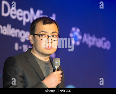 Demis Hassabis, Mar 12, 2016 : Demis Hassabis, PDG de l'entreprise Google DeepMind AlphaGo participe à une conférence de presse après le troisième match de la Google DeepMind Défi à Séoul, Corée du Sud. Rendez-sud-coréen Lee maître dol Se battre le dimanche AlphaGo, l'intelligence artificielle (IA) du programme faite par Google DeepMind, pour la première fois à la quatrième match pendant l'humain spécial contre l'ordinateur et le go-round 5 Go est maintenant 3-1 en date du 14 mars 2016, les médias locaux ont rapporté. © Lee Jae-Won/AFLO/Alamy Live News Banque D'Images