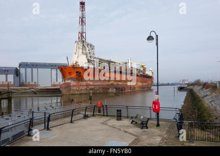 Mer du Nord, la production de pétrole offshore producteur système utilisé dans le champ pétrolifère de ConocoPhilips McCullogh démobilisés Middlesbrough 2015 Banque D'Images