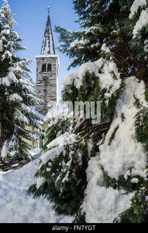 Paysage hivernal idyllique dans les Alpes Banque D'Images