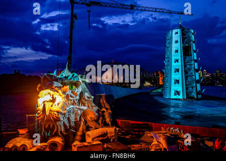 Sydney, Australie. 14Th Mar, 2016. Australie Aperçu de l'opéra "Turandot" pour Handa Opera on Sydney Harbour avec un géant 9m de haut et 60m de long et 18m de haut dragon pagoda se dressant au dessus de la scène. Réalisateur chinois Chen Shi-Zheng's "Turandot" se déroulera du 24 mars au 24 avril à Mme Macquaries Point sur le port de Sydney. © Hugh Peterswald/Pacific Press/Alamy Live News Banque D'Images