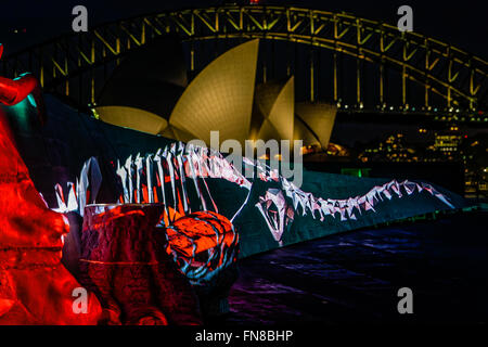 Sydney, Australie. 14Th Mar, 2016. Australie Aperçu de l'opéra "Turandot" pour Handa Opera on Sydney Harbour avec un géant 9m de haut et 60m de long et 18m de haut dragon pagoda se dressant au dessus de la scène. Réalisateur chinois Chen Shi-Zheng's "Turandot" se déroulera du 24 mars au 24 avril à Mme Macquaries Point sur le port de Sydney. © Hugh Peterswald/Pacific Press/Alamy Live News Banque D'Images