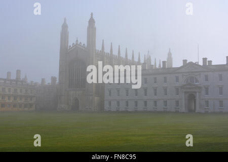 Clare College, King's College Chapel, Gibb's Building et l'arrière pelouse, King's College, Université de Cambridge, Angleterre Banque D'Images