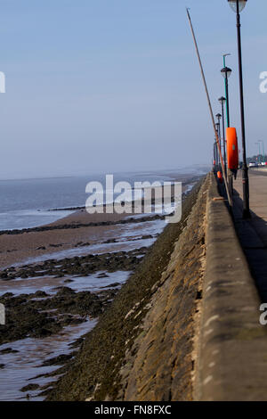 Tayside, Dundee, Écosse, Royaume-Uni, 14 mars 2016. Météo France : brume épaisse de l'autre côté de la rivière Tay à Dundee. Printemps chaud matin ensoleillé avec une brise d'est froid déménagement dans la création d'un brouillard épais brumeux de l'autre côté de la rivière Tay à Dundee. Credit : Dundee Photographics / Alamy Live News Banque D'Images