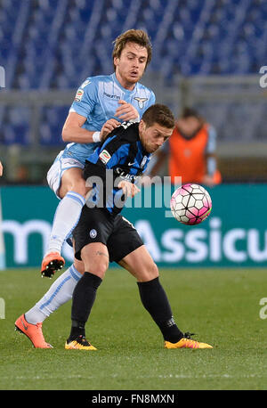 Rome, Italie. Mar 13, 2016. Alejandro Gomez, Gabarron Gil Patricio au cours de la Serie A italienne match de football entre S.S. Lazio et A.C. Atalanta au Stade olympique de Rome, le 13 mars 2016. Credit : Sylvia Je suis intéressé/Alamy Live News Banque D'Images