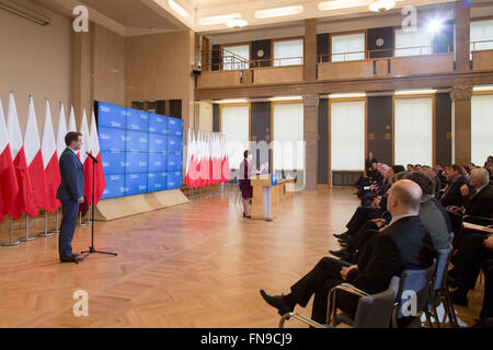 Varsovie, Pologne. 14Th Mar, 2016. Gouvernement polonais conférence avec des représentants du gouvernement local sur le programme social 500 + à Chancellerie du Premier Ministre le 14 mars 2016 à Varsovie, Pologne. Credit : MW/Alamy Live News Banque D'Images