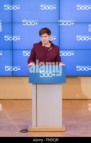 Varsovie, Pologne. 14Th Mar, 2016. Le Premier ministre polonais Beata Szydlo durant la conférence avec des représentants du gouvernement local sur le programme social 500 + à Chancellerie du Premier Ministre le 14 mars 2016 à Varsovie, Pologne. Credit : MW/Alamy Live News Banque D'Images